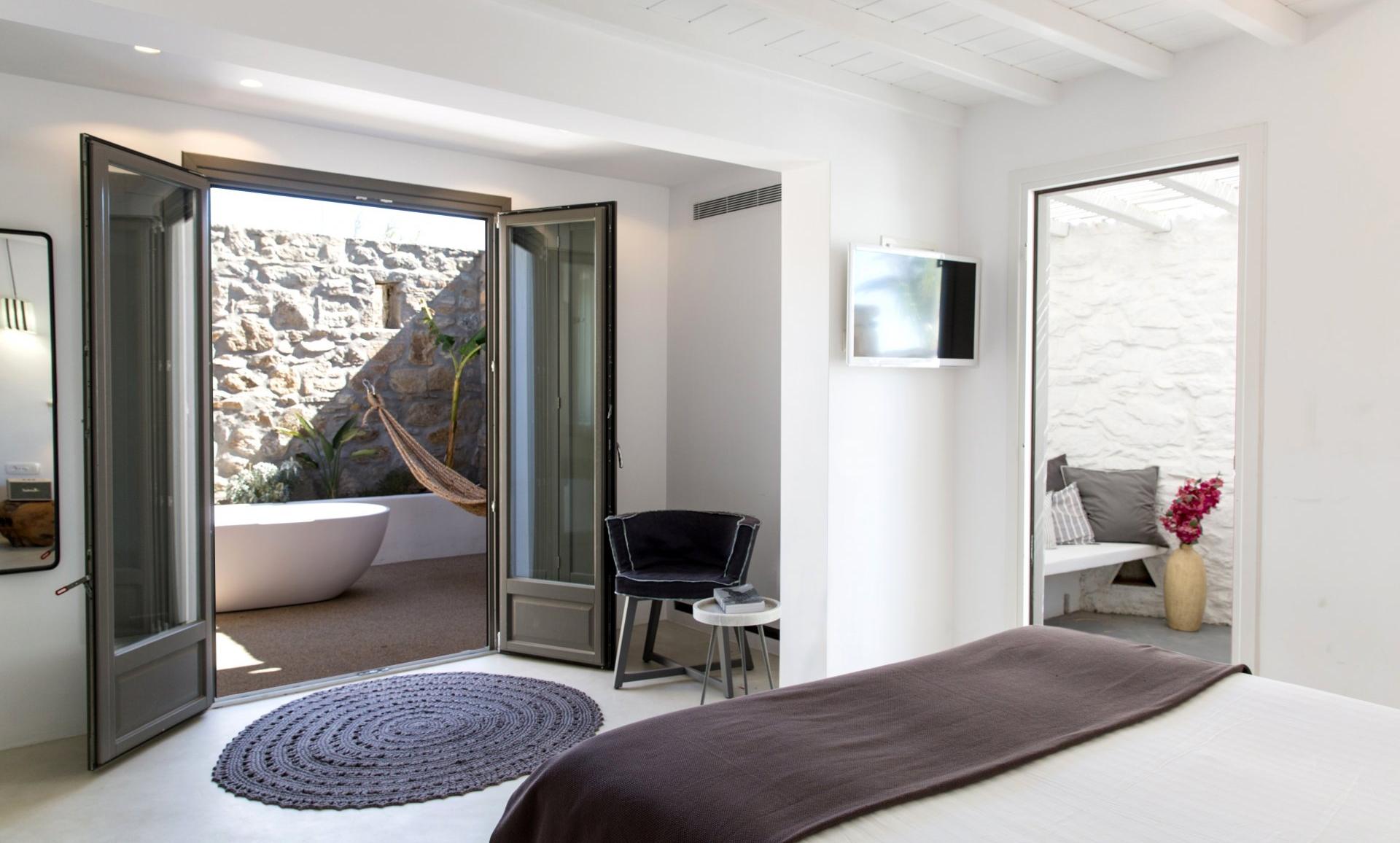 Ostraco Suites