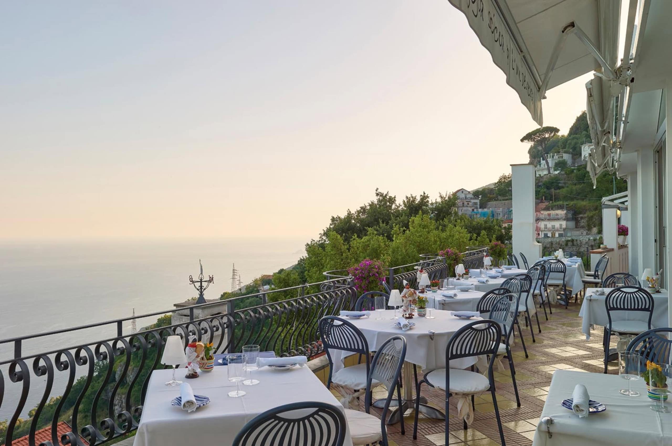 Albergo Dipinto – Bacco Furore