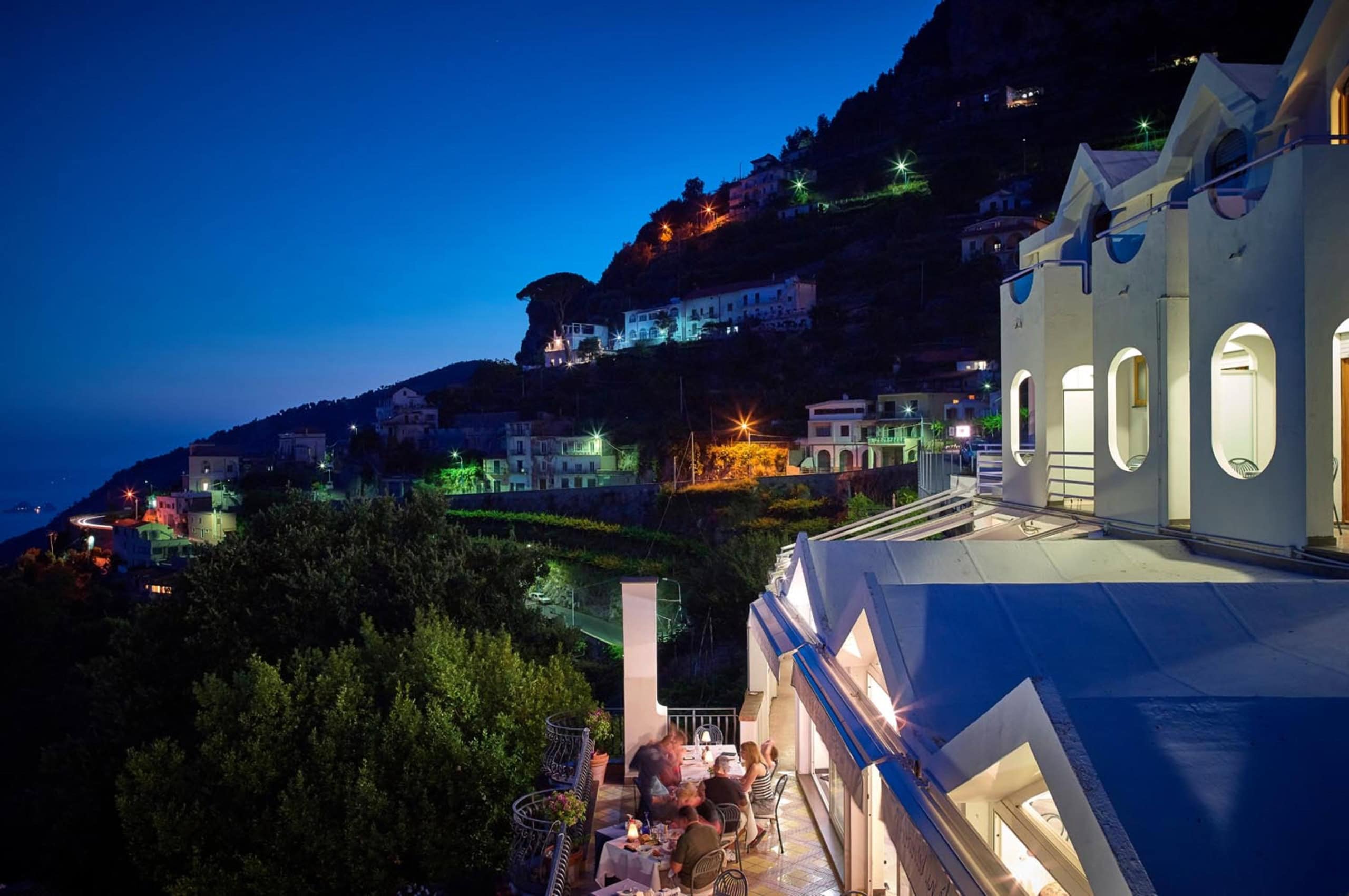 Albergo Dipinto – Bacco Furore