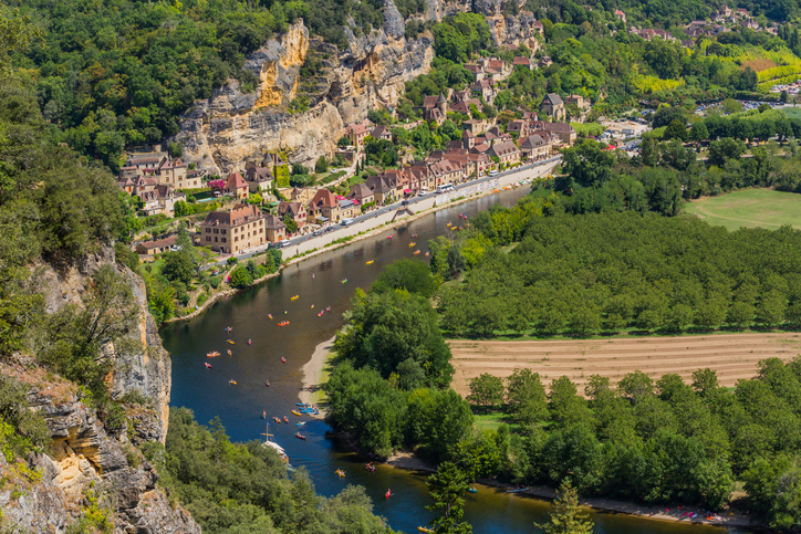 le-slow-tourisme. Vallée en Dordogne, photo aérienne.