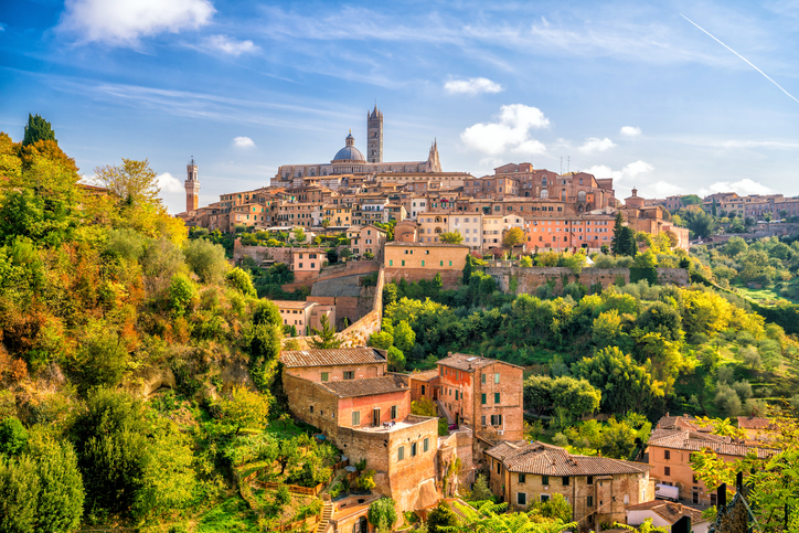 ; Ville médiévale en Italie