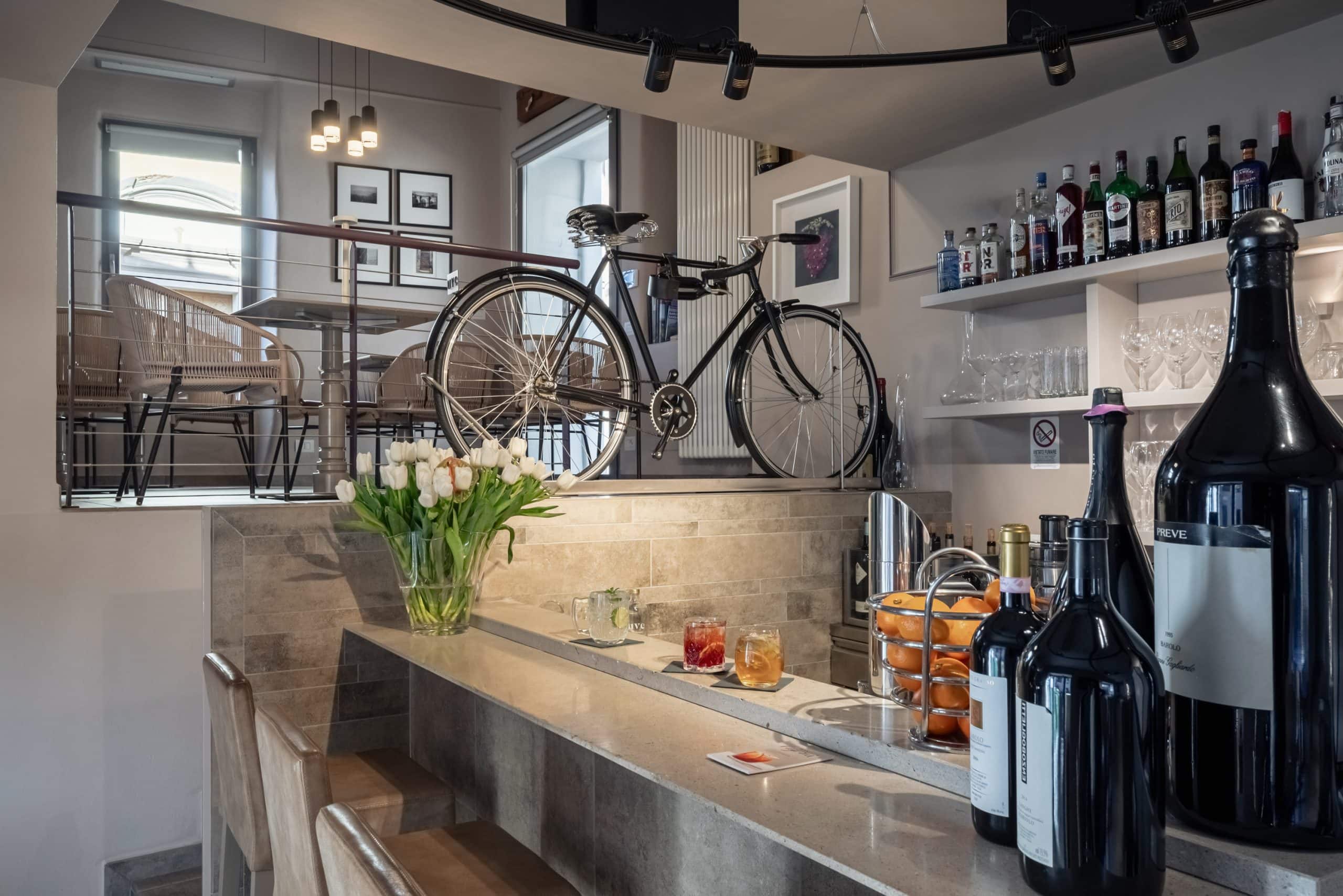 UVE Rooms & Wine Bar