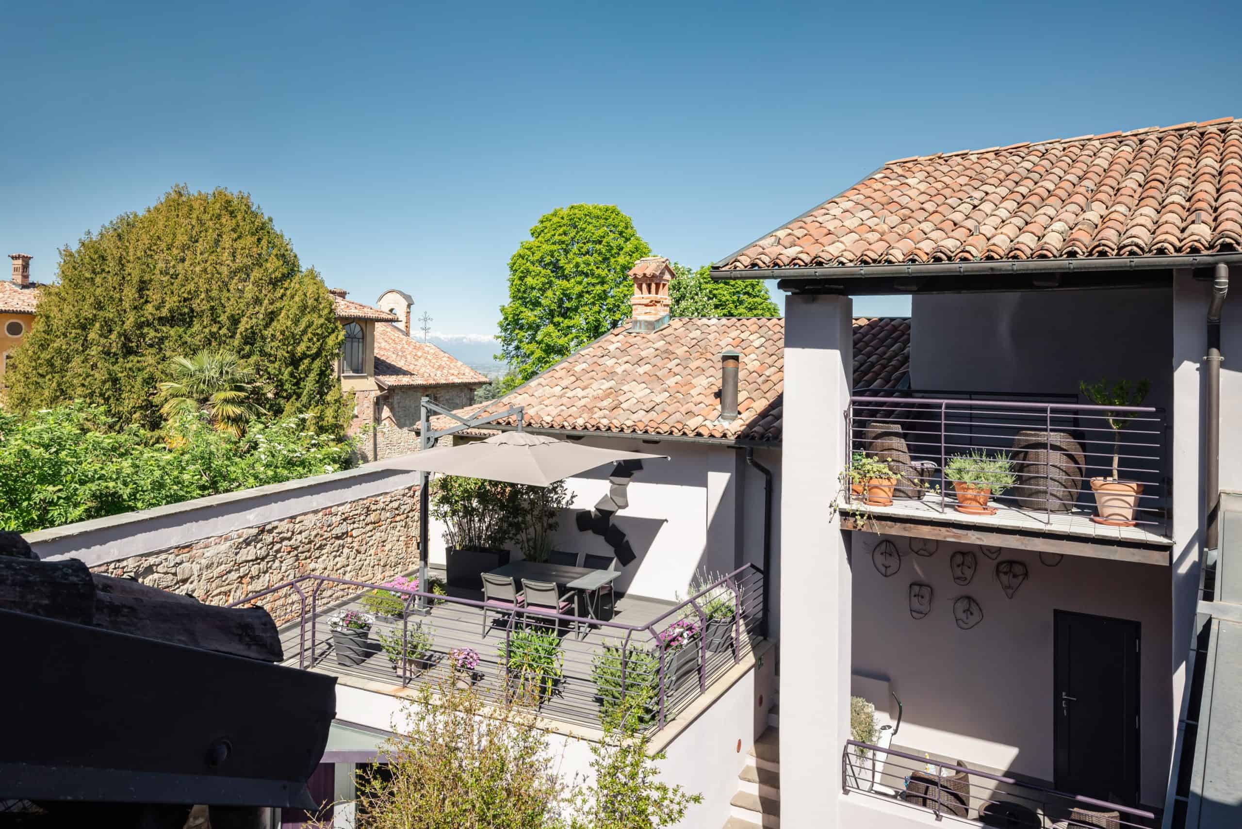 UVE Rooms & Wine Bar