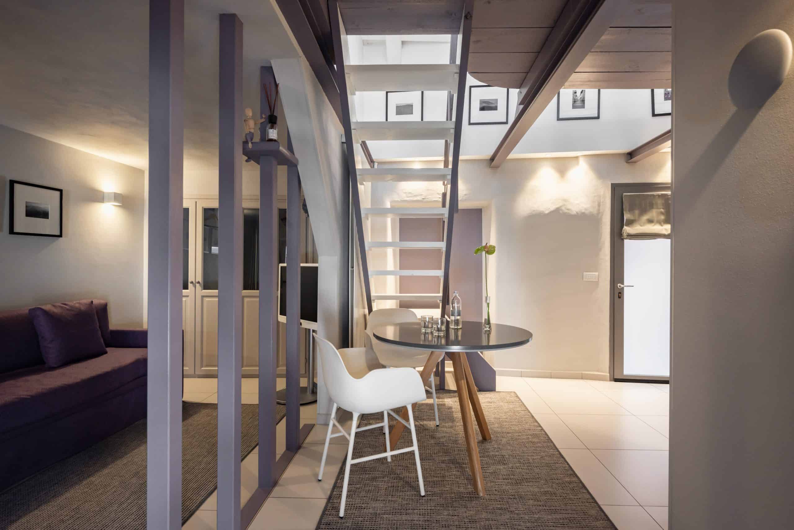 UVE Rooms & Wine Bar