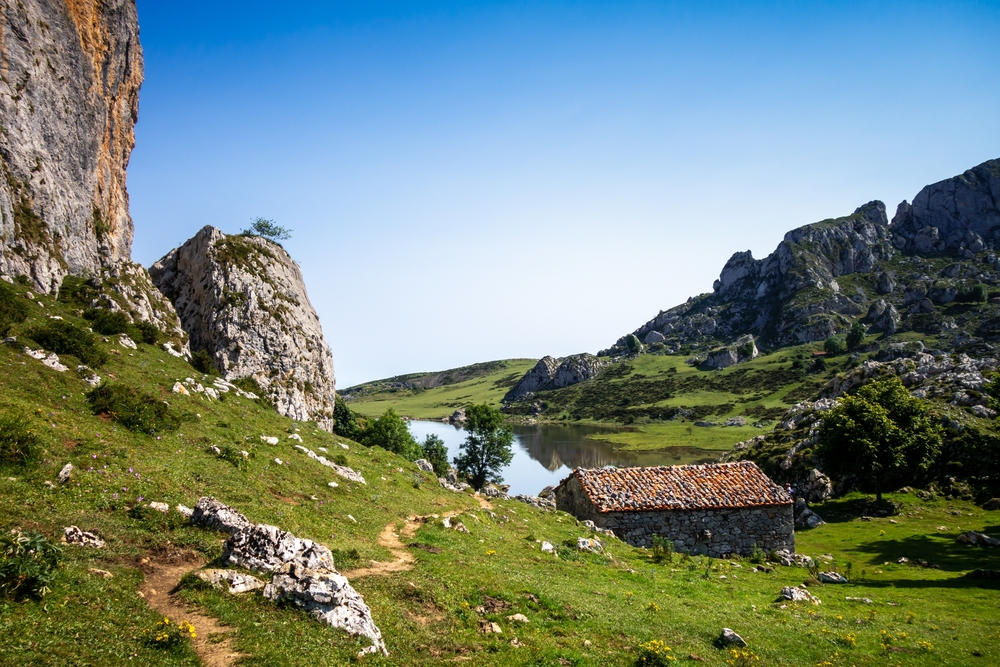 Where to go in Europe in June shutterstock 2299892701 cdaboost lac ercina a covadonga pics deurope asturies espagne