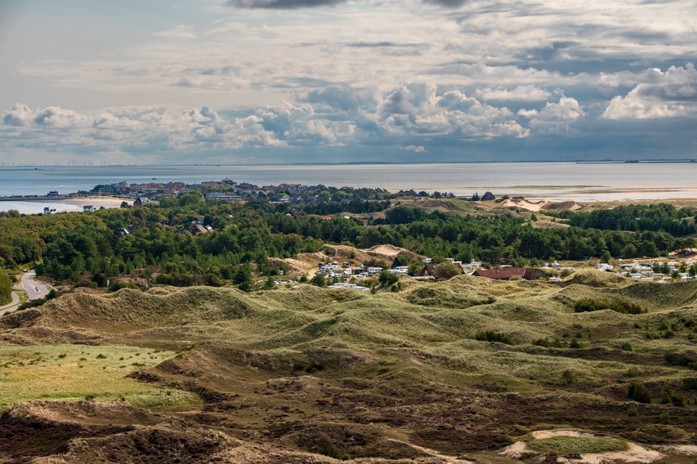 Finistère, dove la terra incontra l'oceano village ouessant ©shutterstock 2366798953 penofot