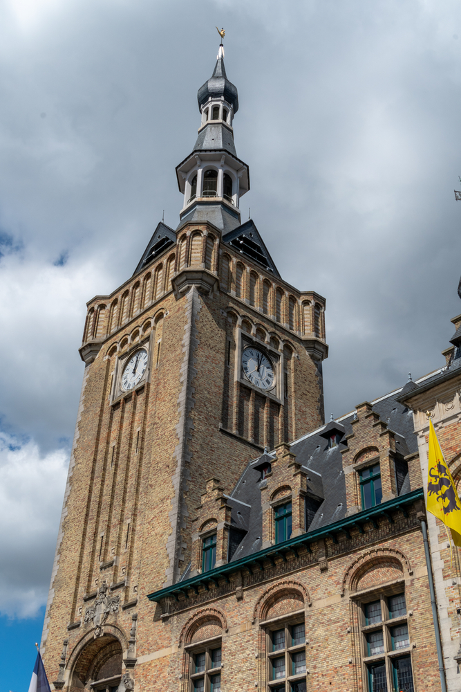 beffroi de bailleul shutterstock 1782807347 bart poelaert