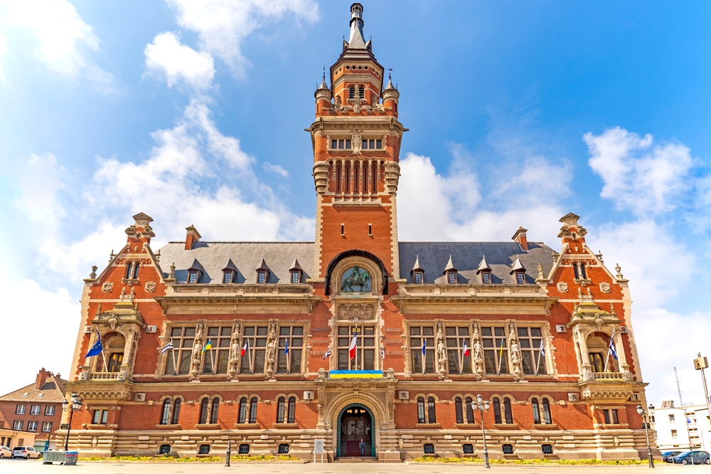 beffroi de lhotel de ville dunkerque shutterstock 2161738913 boerescu
