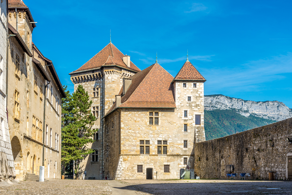 Annecy : une escapade au cœur des Alpes chateau dannecy shutterstock 518349907 milosk50