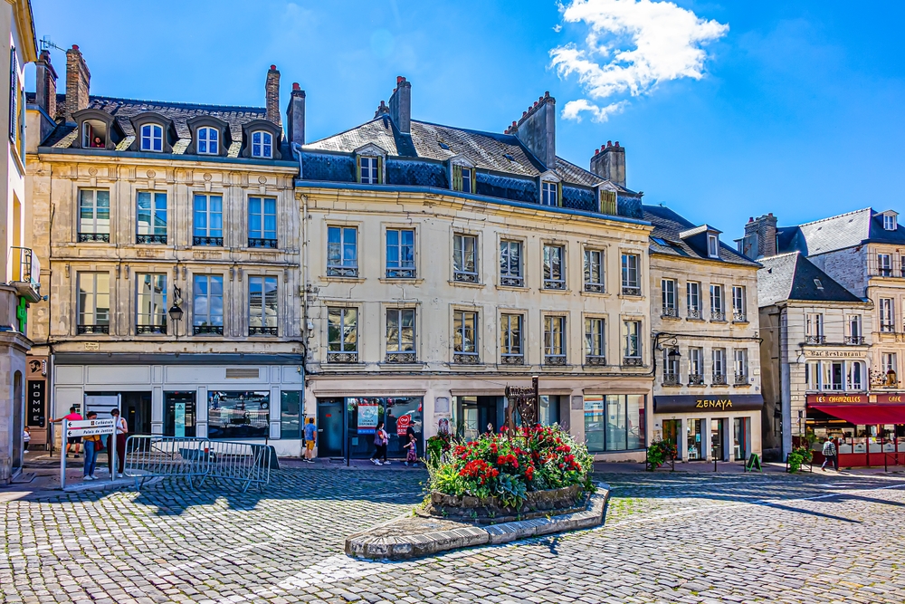 Aisne : art de vivre en Hauts-de-France laon shutterstock 2589327317 kiev.victor