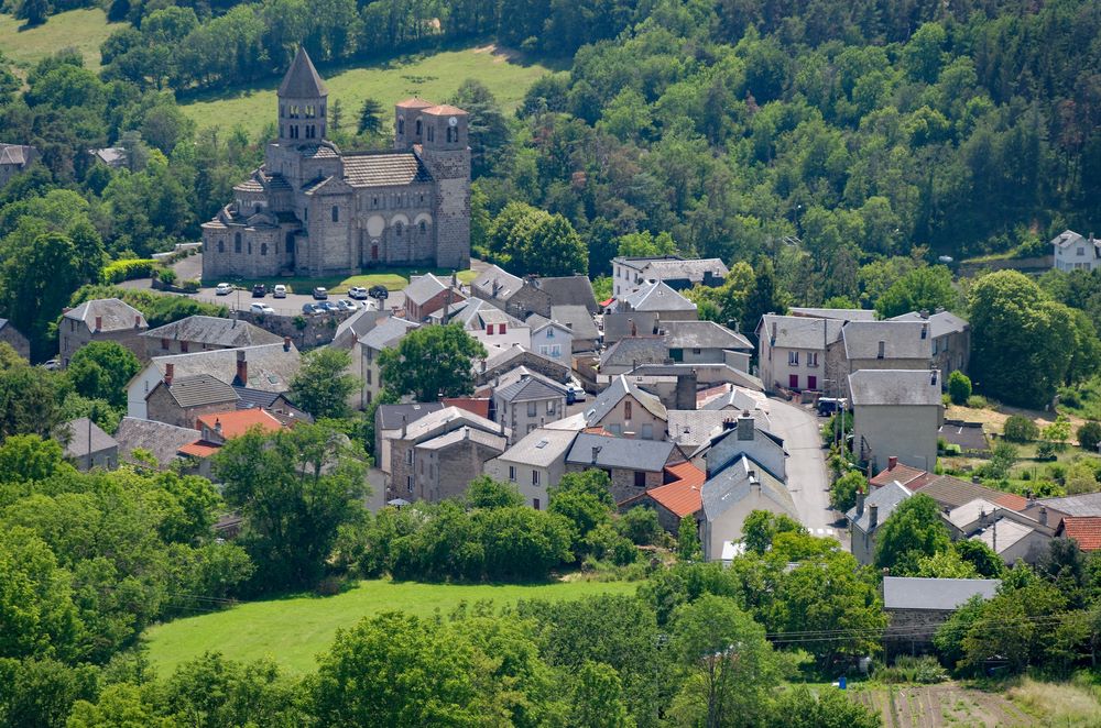 La Route des Fromages d'Auvergne village de saint nectaire shutterstock 1768252811 alain pitault