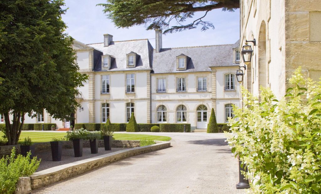 Nos adresses autour du Tour de France chateau de sully bayeux