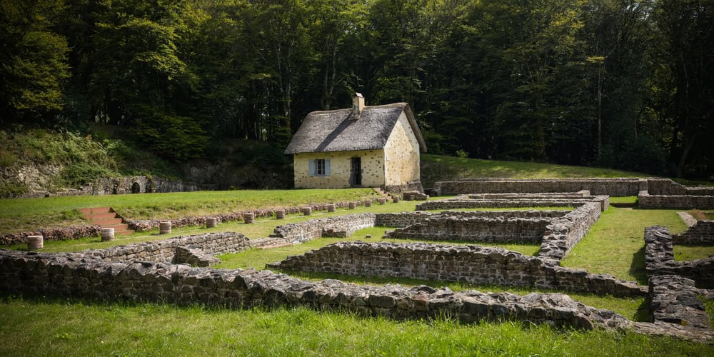 Le Parc Naturel Régional du Morvan site archeologique du mont beuvray shutterstock 2030661110 photofort77