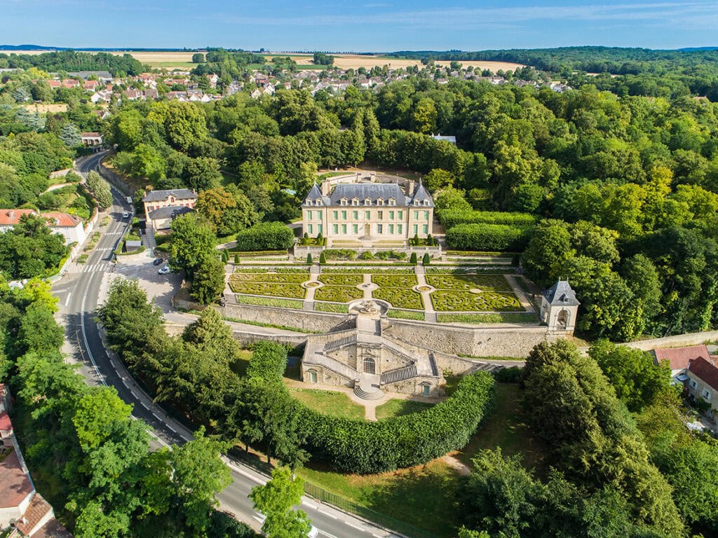 5 châteaux pour une visite du Val-d'Oise chateaudauversdrone2018 ©lesquare bd