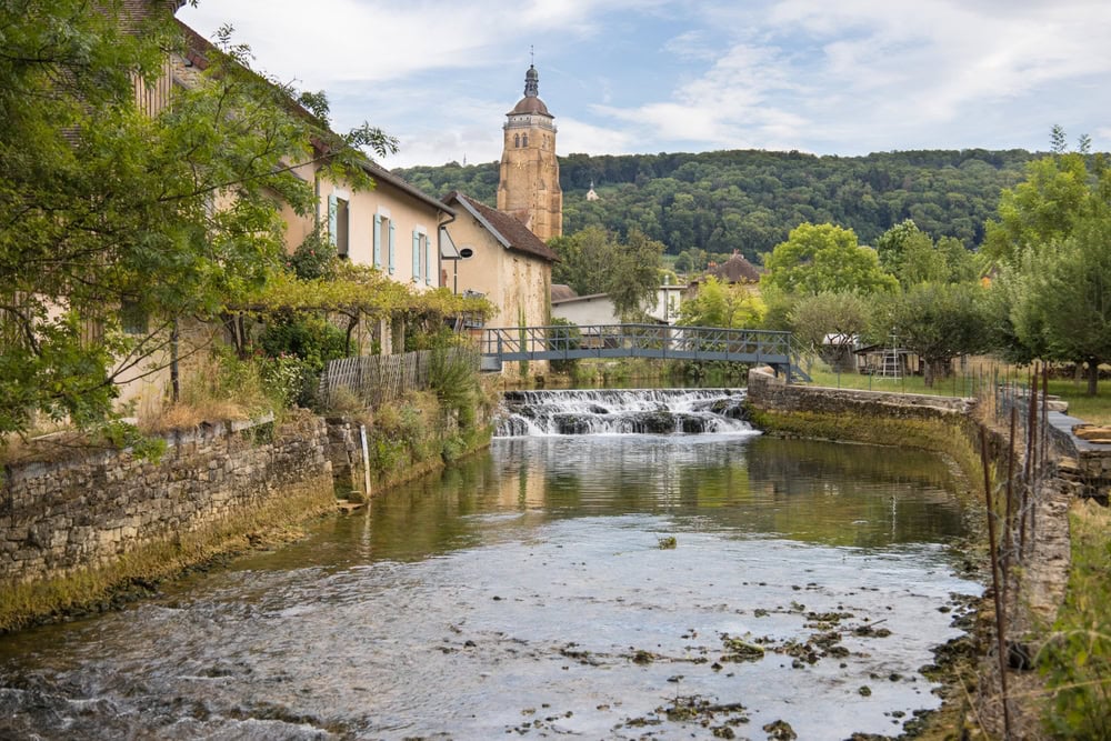 Que faire à Arbois ? la cuisance arbois shutterstock 2507389271 jef77