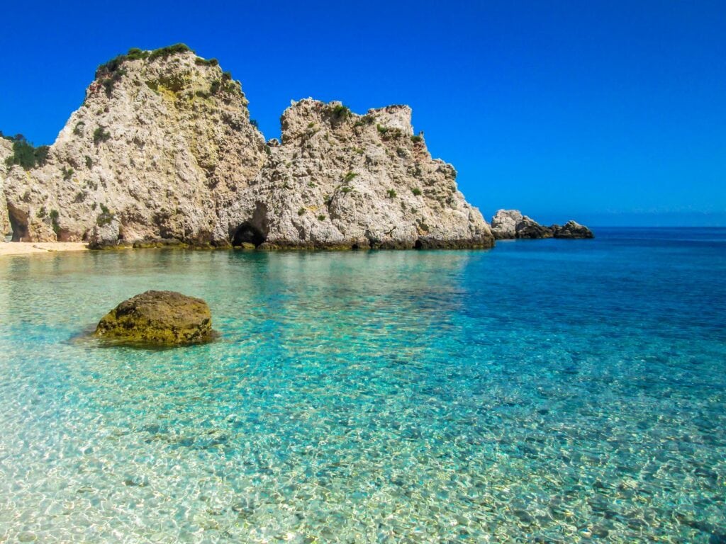 shutterstock 1160754445 ©eyesonmilan beautiful turquoise sea at tremiti island italy
