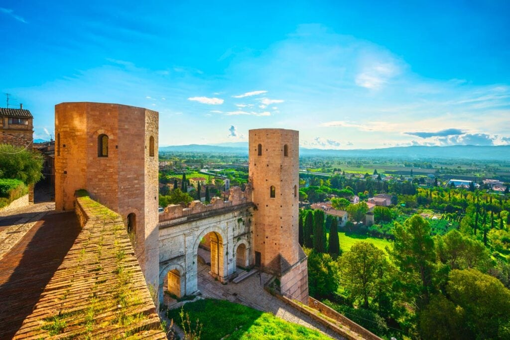 shutterstock 1913699623 ©stevanzz spello medieval village and roman porta venere or venus gate. perugia umbria italy europe
